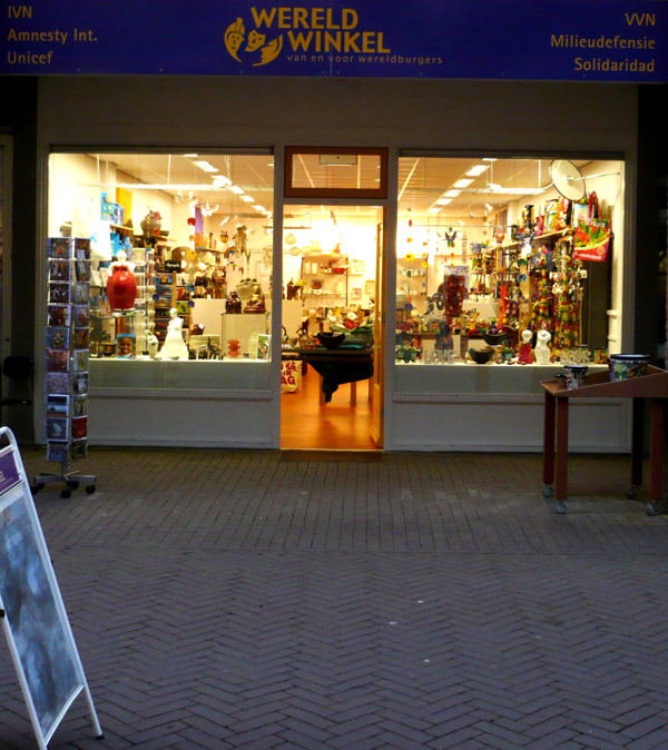 Machtig Rusteloos verticaal Wereldwinkel verkoopt originele cadeaus en heerlijke levensmiddelen uit  andere culturen.